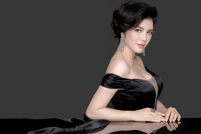 Ở Việt Nam, Lý Nhã Kỳ là một diễn viên, doanh nhân. (Nguồn ảnh: Lynk) Lý Nhã Kỳ được sắc phong tước vị "Công chúa châu Á" ảnh 2