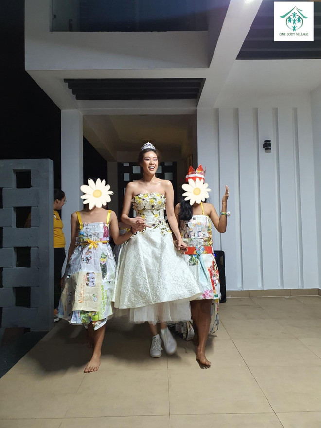 Hoa hậu Khánh Vân trao 'vương miện' cho trẻ em bị lạm dụng ảnh 1