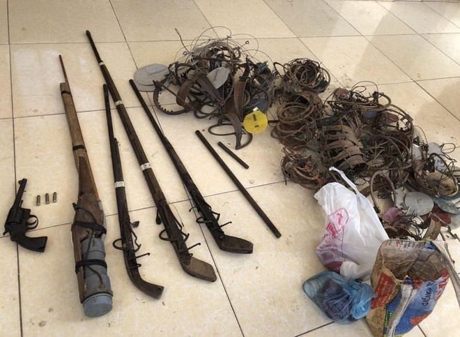 Bắt giữ đối tượng mua bán trái phép ma túy, thu giữ 5 khẩu súng ảnh 1