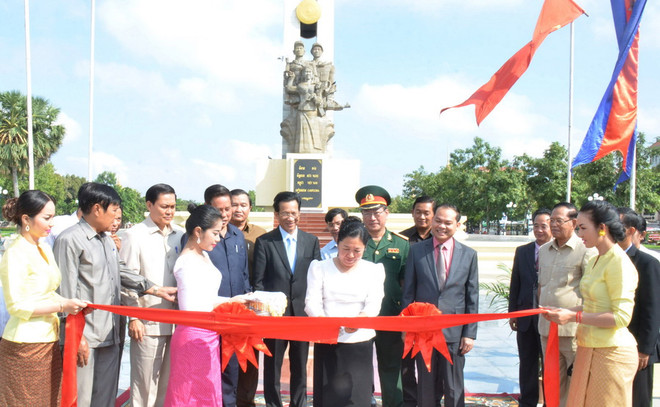 Campuchia khánh thành Đài tưởng niệm Quân tình nguyện Việt Nam ảnh 1