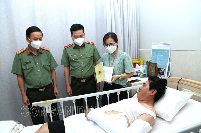 Cảnh sát giao thông Đồng Nai bị đâm trọng thương khi đang làm nhiệm vụ ảnh 1