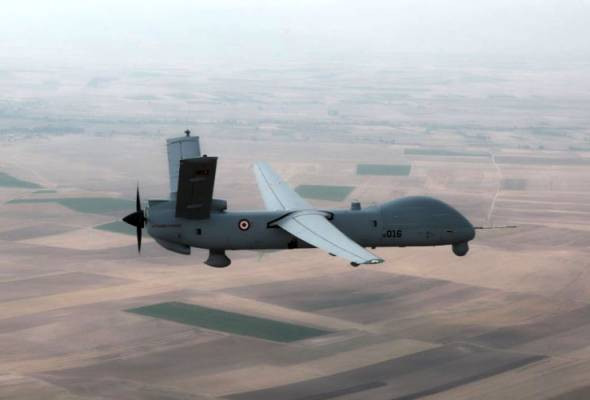 Malaysia mua sắm máy bay và ôtô, nâng cấp năng lực quốc phòng ảnh 1