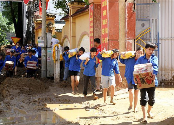 Nghệ An: Học sinh vùng lũ Kỳ Sơn và nhiều địa phương đã đi học trở lại ảnh 1