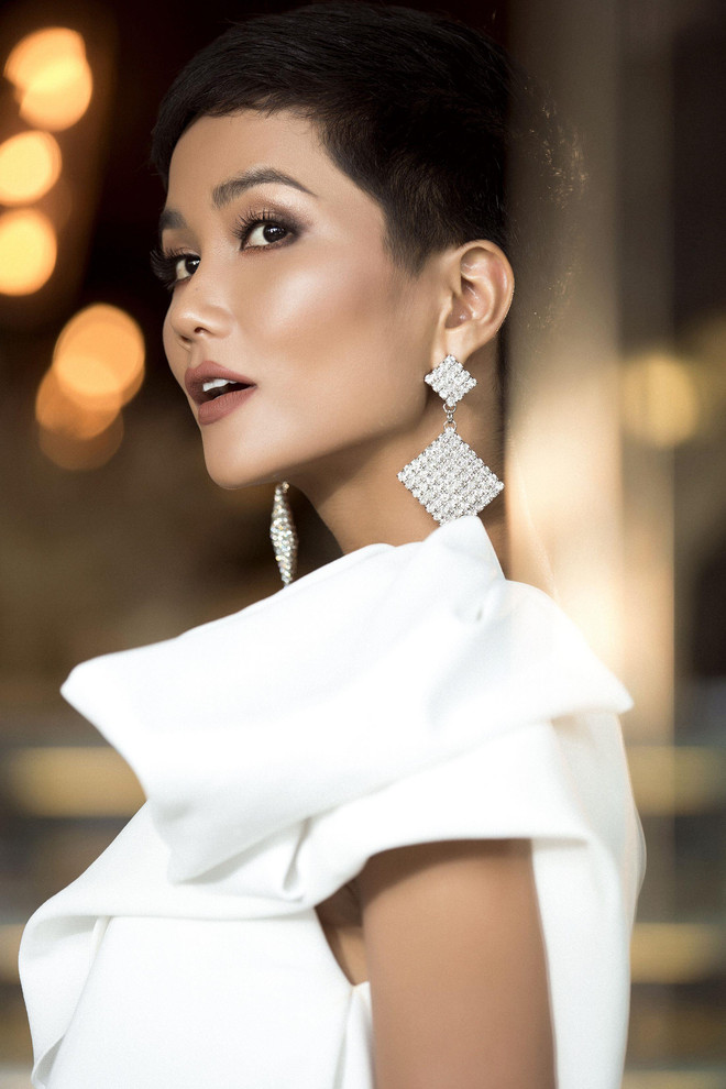 Hai hoa hậu được vinh danh là 'phụ nữ ảnh hưởng nhất Việt Nam 2019' ảnh 2