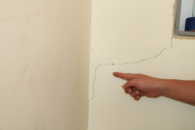 Nghệ An: Trường học ở Tương Dương chưa bàn giao đã xuống cấp ảnh 1