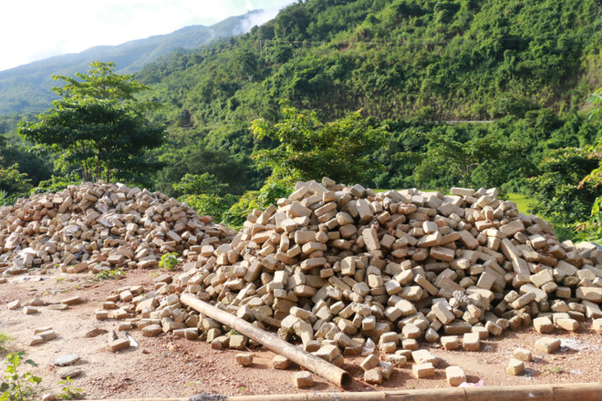 Nghệ An: Trường học ở Tương Dương chưa bàn giao đã xuống cấp ảnh 2