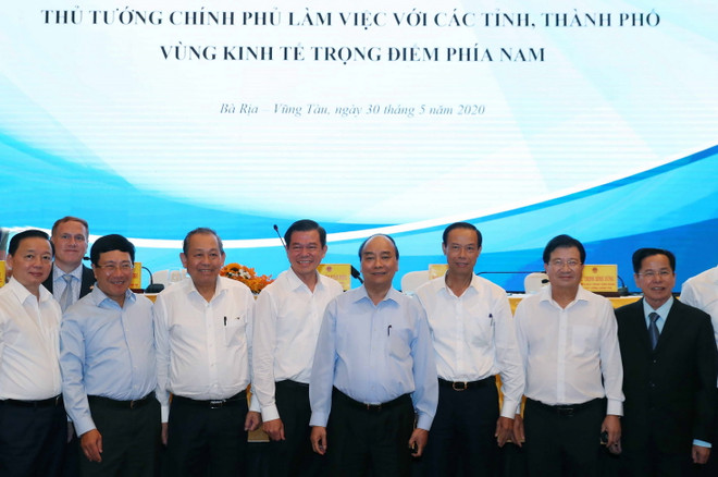 Thủ tướng Nguyễn Xuân Phúc tiếp tục dự và chủ trì Hội nghị Thủ tướng Chính phủ làm việc với các tỉnh, thành phố vùng kinh tế trọng điểm phía Nam. (Ảnh: Thống Nhất/TTXVN) Phát triển bứt phá và bền vững vùng kinh tế trọng điểm phía Nam ảnh 1