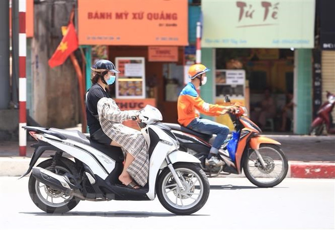 Khu vực Bắc Bộ và Trung Bộ có nơi trên 38 độ C. (Ảnh: Hoàng Hiếu/TTXVN Nắng nóng diện rộng tại Bắc và Trung Bộ, đề phòng tác hại tia cực tím ảnh 1