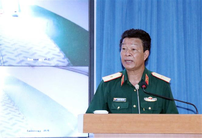 Thiếu tướng Nguyễn Hồng Sơn, Giám đốc Bệnh viện Quân y 175 báo cáo kết quả công tác phòng, chống dịch COVID-19. (Ảnh: Xuân Khu/TTXVN) Phó Thủ tướng: Huy động mọi nguồn lực để chống dịch ở TP.HCM ảnh 2