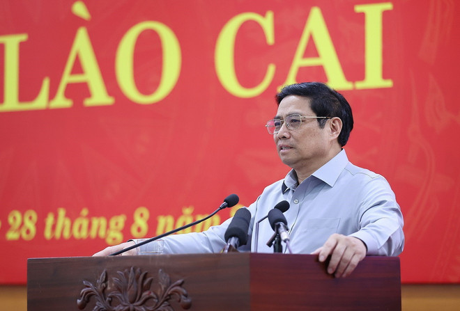 Thủ tướng Phạm Minh Chính kết luận buổi làm việc với lãnh đạo chủ chốt tỉnh Lào Cai. (Ảnh: Dương Giang/TTXVN) Thủ tướng: Thúc đẩy kinh tế cửa khẩu thành điểm đột phá của Lào Cai ảnh 1