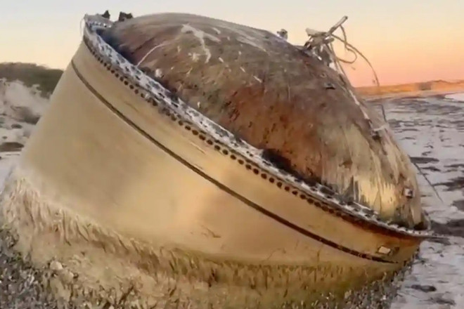 Phát hiện vật thể bí ẩn trôi dạt vào bờ biển Australia ảnh 1