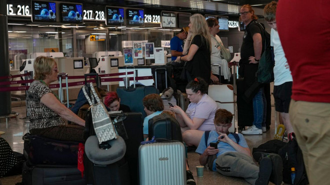 Hàng nghìn chuyến bay tại châu Âu không thể cất cánh do đình công ảnh 1