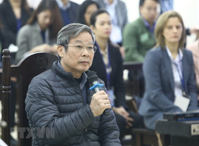 Bị cáo Nguyễn Bắc Son trả lời câu hỏi của Hội đồng xét xử. (Ảnh: Văn Điệp/TTXVN) Vụ MobiFone mua AVG: Làm rõ vai trò chỉ đạo của bị cáo Nguyễn Bắc Son ảnh 1