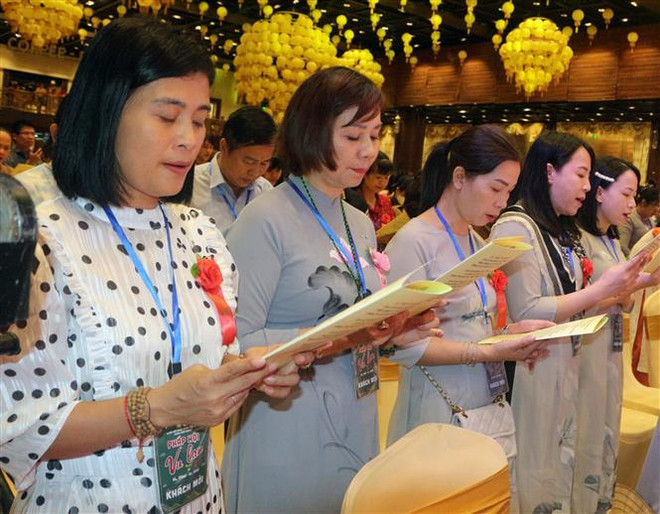 Thực hiện nghi thức Tụng Sám Vu Lan tại chùa Tam Chúc. (Ảnh: Đại Nghĩa/TTXVN) Vu lan-mùa báo hiếu, ngày lễ lớn trong năm của người Việt Nam ảnh 1