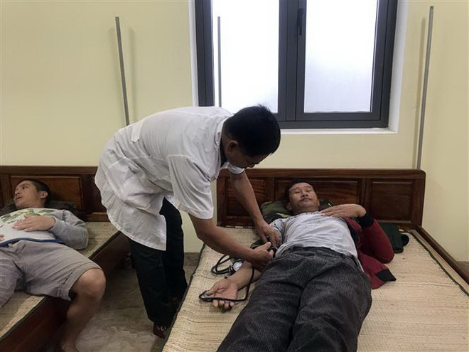 Thừa Thiên-Huế: 6 thuyền viên trên tàu hàng bị chìm đã vào bờ an toàn ảnh 1