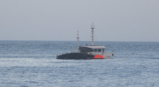 Cứu hộ 13 ngư dân Bình Định gặp tai nạn chìm tàu trên biển ảnh 1