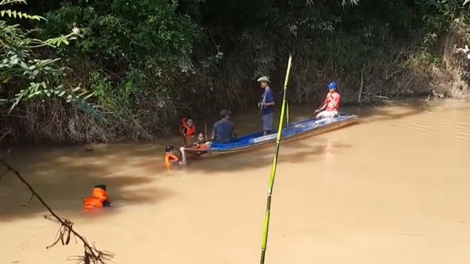 Lâm Đồng: Tìm thấy thi thể người dân bị lật xuồng ở suối Hai Cô ảnh 1
