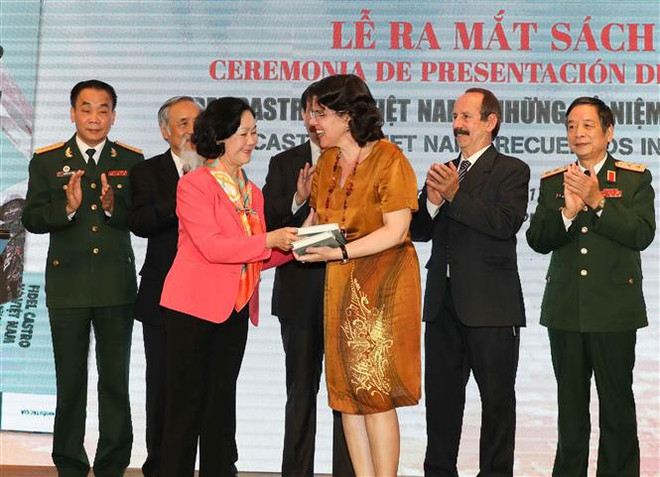 Ra mắt sách 'Fidel Castro và Việt Nam-Những kỷ niệm không quên' ảnh 2