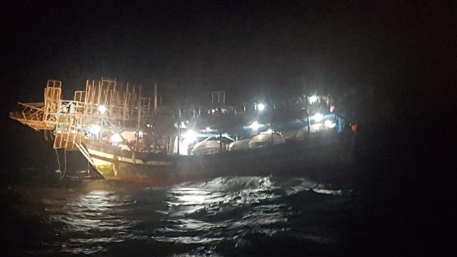 Đưa thuyền viên bị tai biến nguy kịch trên biển về bờ an toàn ảnh 1