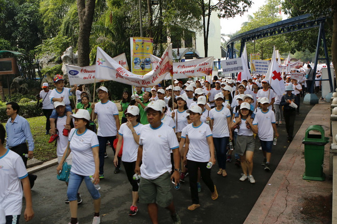Hơn 10.000 người đi bộ vì nạn nhân chất độc da cam ở TP.HCM ảnh 1