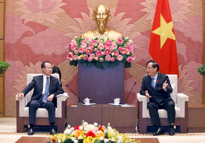 Phó Chủ tịch Quốc hội Trần Quang Phương tiếp Phó Chủ nhiệm Ủy ban Đối ngoại Nhân đại Toàn quốc Trung Quốc Phó Tự Ứng thăm và làm việc tại Việt Nam. (Ảnh: Doãn Tấn/TTXVN) ttxvn_vietnam_Trung quoc 3.jpg