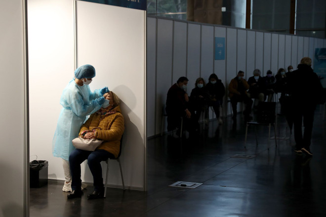 Nhiều nước châu Âu và châu Mỹ ghi nhận kỷ lục buồn về dịch COVID-19 ảnh 1