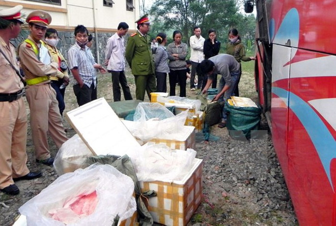 Bắt xe ôtô khách chở 600kg mèo đông lạnh không rõ nguồn gốc ảnh 1