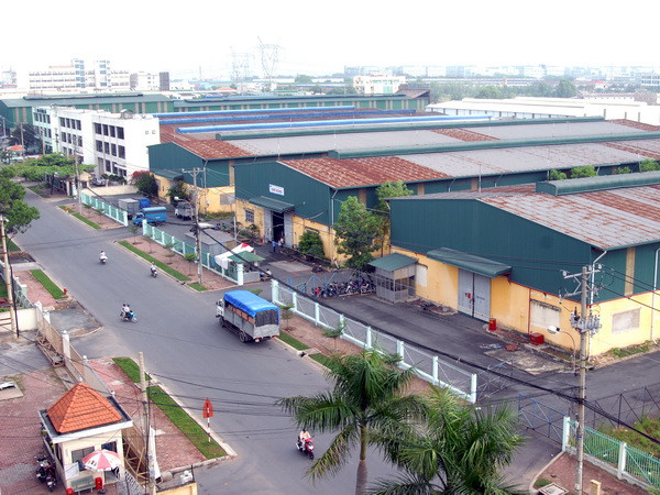 Một khu công nghiệp ở Thành phố Hồ Chí Minh. (Nguồn: TTXVN) "Doanh nghiệp ngừng sản xuất là mắc mưu của kẻ xấu" ảnh 1