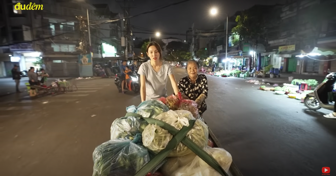 Hoa hậu Thùy Tiên bất ngờ nhận giải thưởng quốc tế tại Singapore ảnh 5