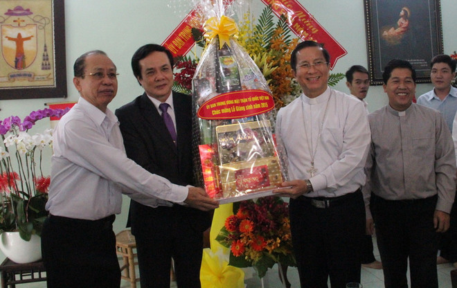 Mặt trận Tổ quốc Việt Nam chúc mừng Giáng sinh tại Bình Dương ảnh 1