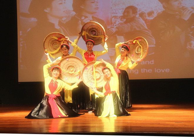 Giao lưu văn nghệ chào mừng Ngày phụ nữ Việt Nam tại Malaysia ảnh 2