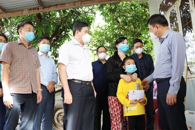 Phú Yên: Khắc phục hậu quả mưa lũ, thăm hỏi gia đình có người tử vong ảnh 2