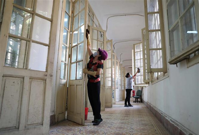 Hà Nội: Các trường THPT chuẩn bị điều kiện đón học sinh trở lại trường ảnh 2