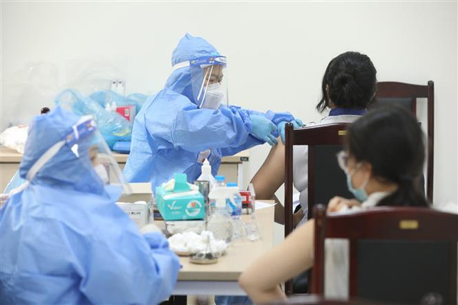 Vaccine là biện pháp hiệu quả nhất, kể cả với biến thể mới Omicron ảnh 2