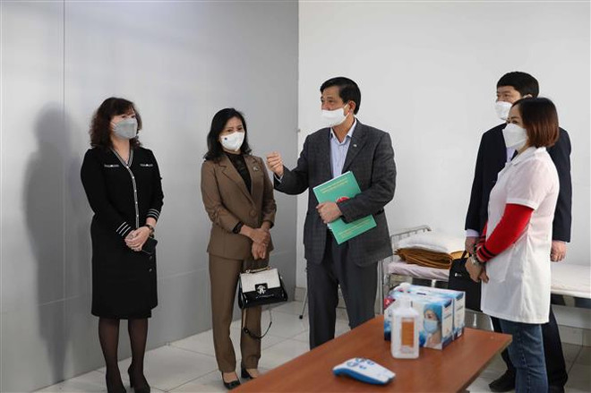 Hà Nội: Các trường THPT chuẩn bị điều kiện đón học sinh trở lại trường ảnh 1