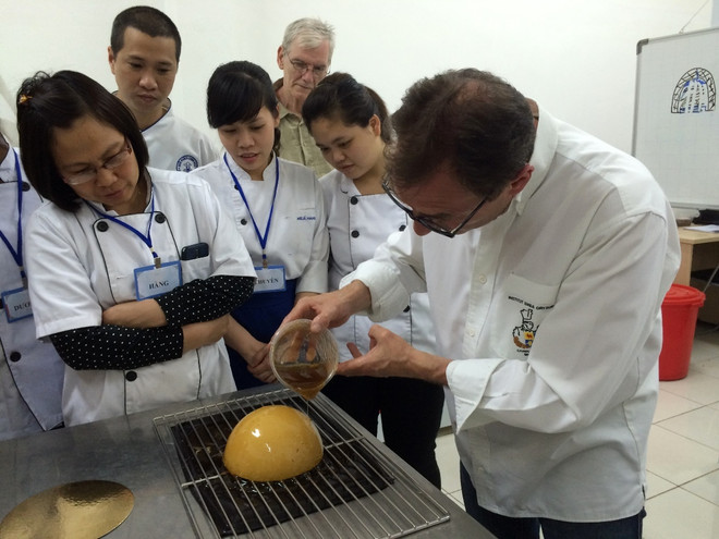 Bậc thầy thế giới về nghệ thuật làm kem trổ tài tại thủ đô Hà Nội ảnh 6