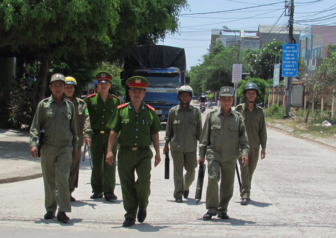Nếu người tham gia lực lượng tham gia bảo vệ an ninh, trật tự ở cơ sở bị ốm đau, tai nạn, bị thương thì được hỗ trợ thanh toán chi phí khám bệnh, chữa bệnh tại các cơ sở khám bệnh, chữa bệnh. (Nguồn: Cổng Thông tin Điện tử Chính phủ) an ninh trat tu 3.jpg
