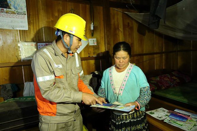 Điện lưới quốc gia thắp sáng vùng biên cương cực Tây Tổ quốc ảnh 2