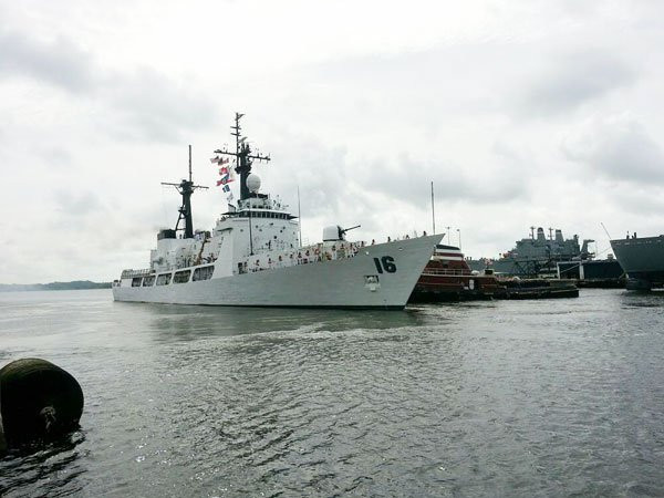 Tàu hải quân Philippines cập cảng Cam Ranh, thăm xã giao Nha Trang ảnh 1