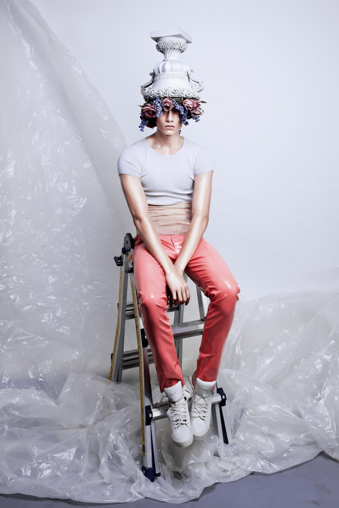 Á Quân Duy Anh lạ lẫm trong bộ hình thời trang tương lai ảnh 5