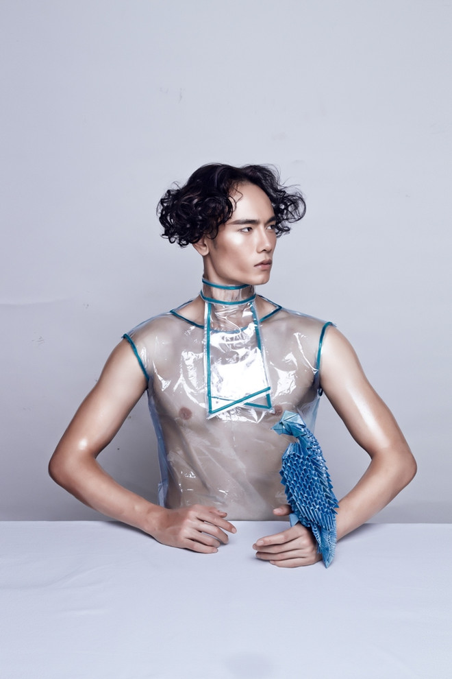 Á Quân Duy Anh lạ lẫm trong bộ hình thời trang tương lai ảnh 2