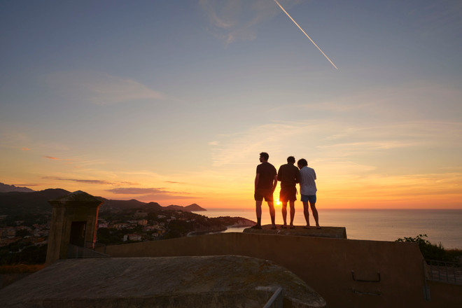 UX_Boyz II Zen_GenericCredits- Booking.com ©Shutterstock_Elba_Region_1433-009.jpg