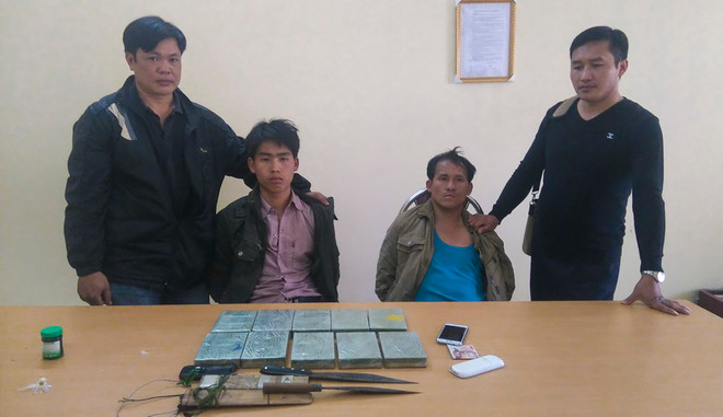 Bắt giữ 2 đối tượng vận chuyển 10 bánh heroin từ Lào vào Việt Nam ảnh 1