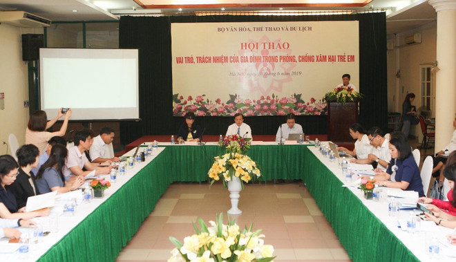 Quang cảnh hội thảo. (Ảnh: Thanh Tùng/TTXVN) Gia đình đóng vai trò quan trọng trong phòng, chống xâm hại trẻ em ảnh 2