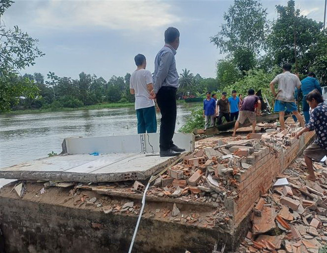 Hậu Giang: Liên tiếp xảy ra 11 vụ sạt lở bờ sông trong vòng 3 ngày ảnh 1