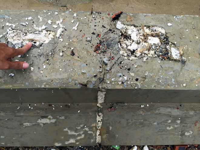 [Photo] Cận cảnh cầu Zét ở Chương Mỹ dính nghi vấn "bêtông cốt xốp" ảnh 4