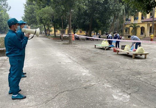 Những chiến sỹ 'sao vuông' trên trận tuyến chống dịch COVID-19 ảnh 2