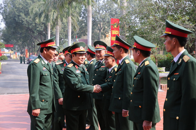 Kiểm tra công tác sẵn sàng chiến đấu và chúc Tết chiến sỹ Lữ đoàn 205 ảnh 1