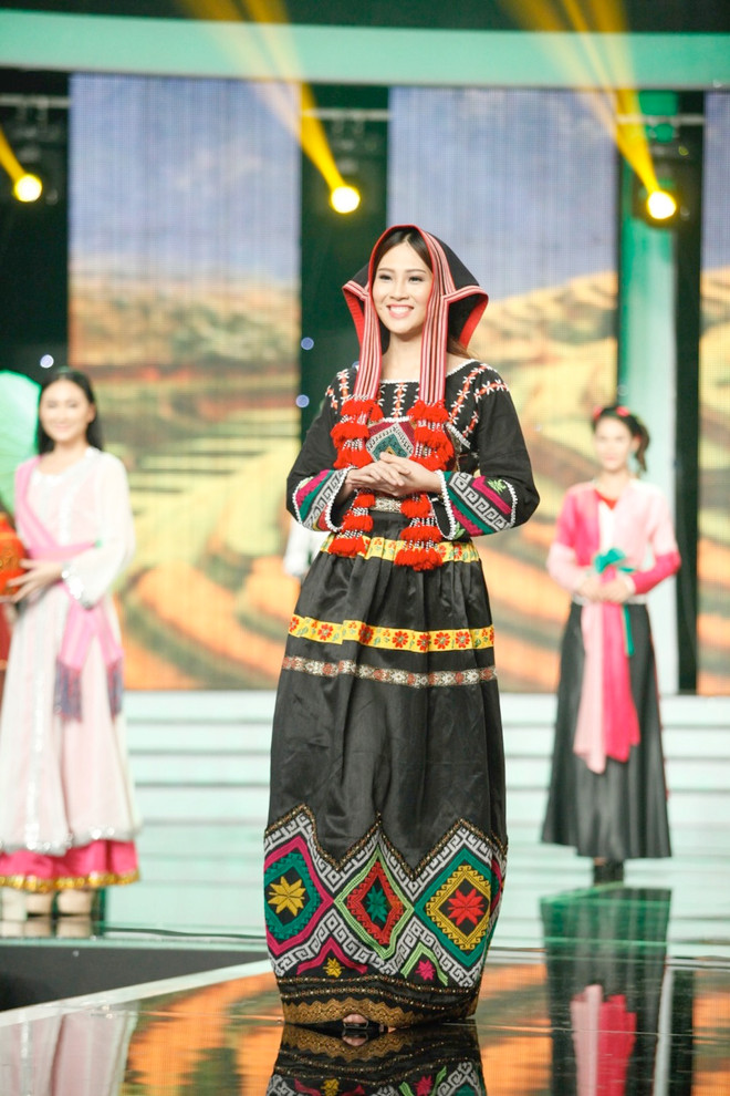 Liveshow 5 Hoa khôi Áo dài Việt Nam: Quế Chi ngậm ngùi dừng bước ảnh 22