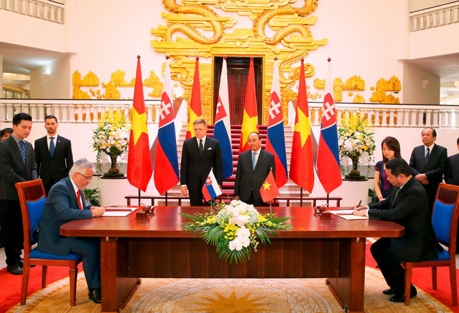 Thủ tướng Nguyễn Xuân Phúc đón, hội đàm với Thủ tướng Slovakia ảnh 1